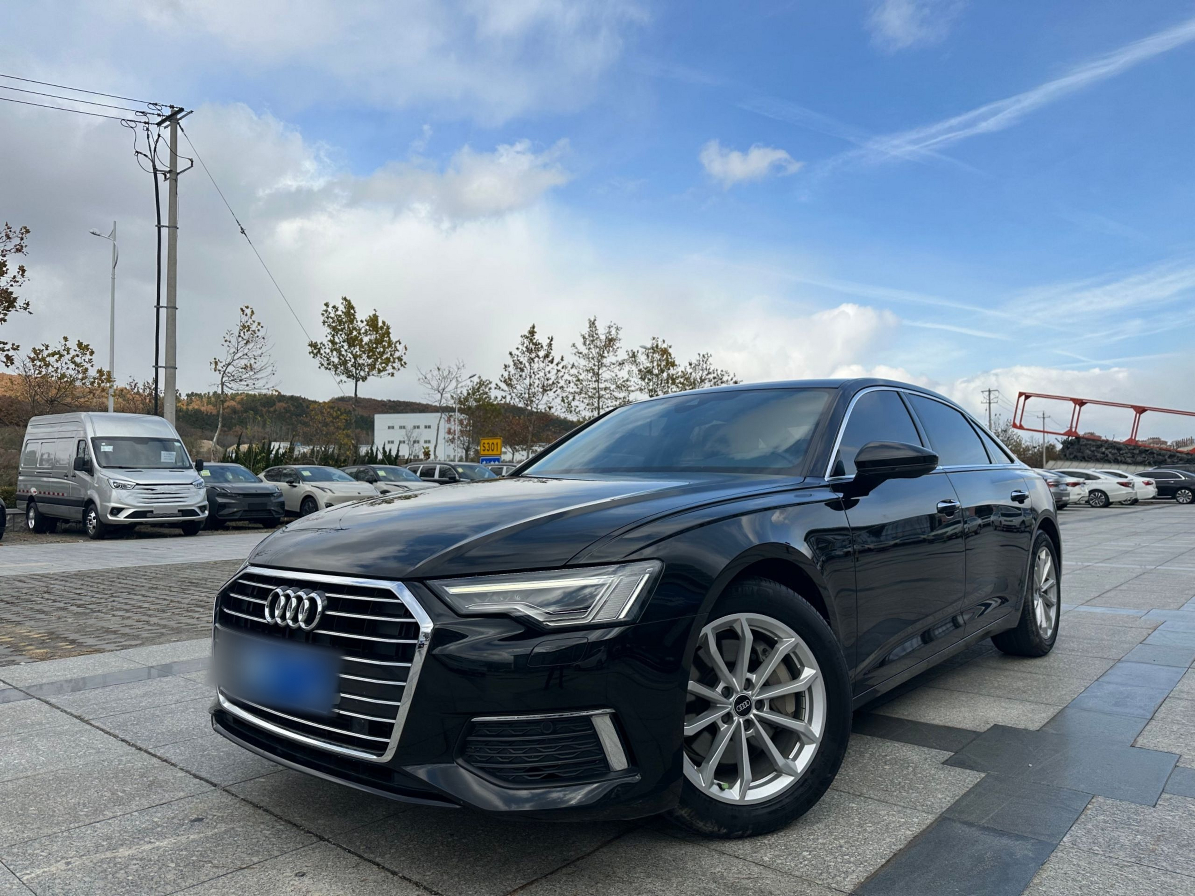 Под передней частью автомобиля