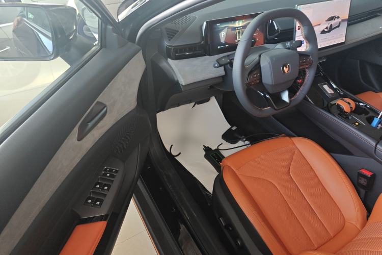 Used Changan UNI-V 2025 Model Third-Generation 2.0T Dynamic Edition