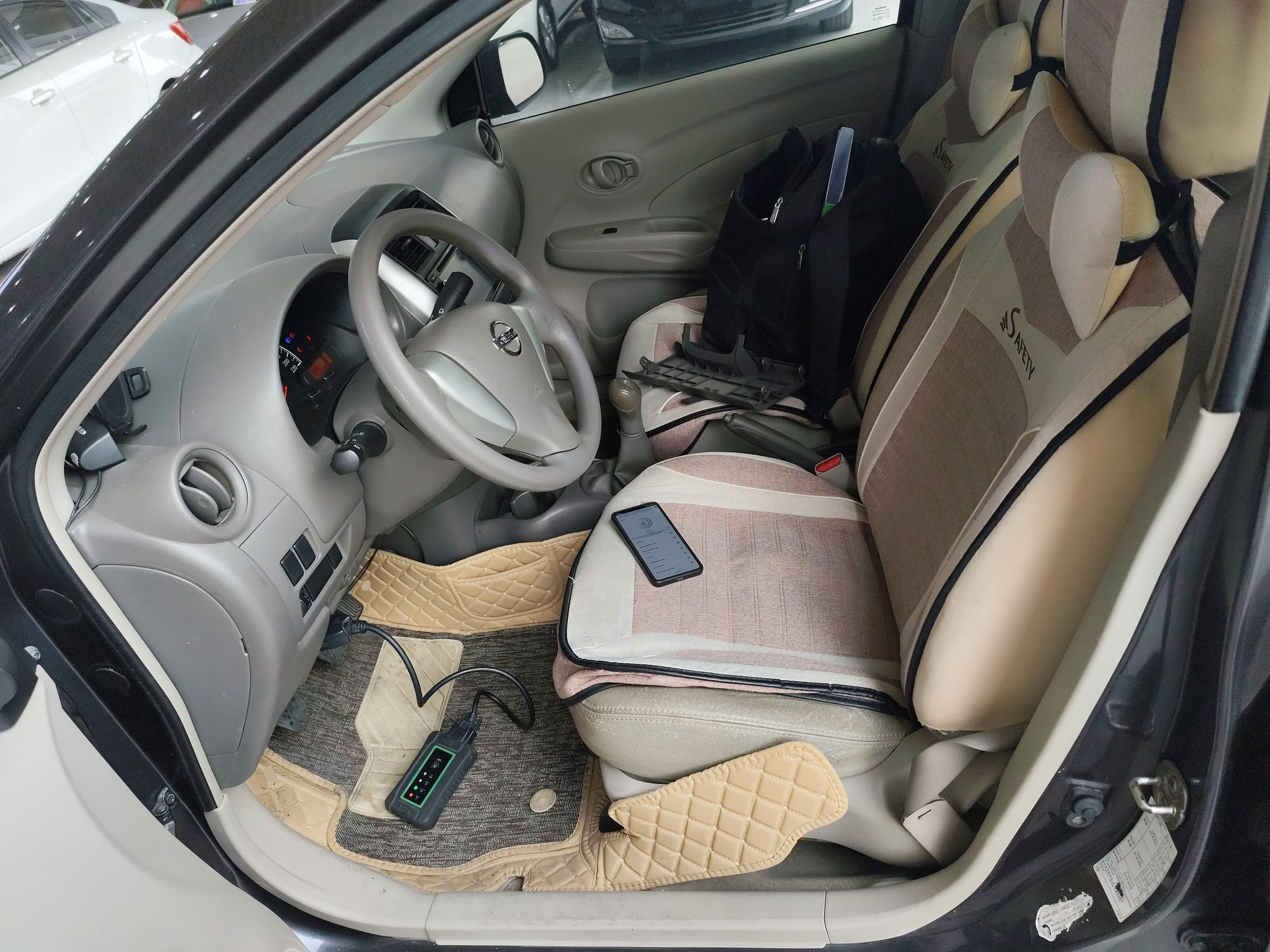 Переднее сиденье в автомобиле