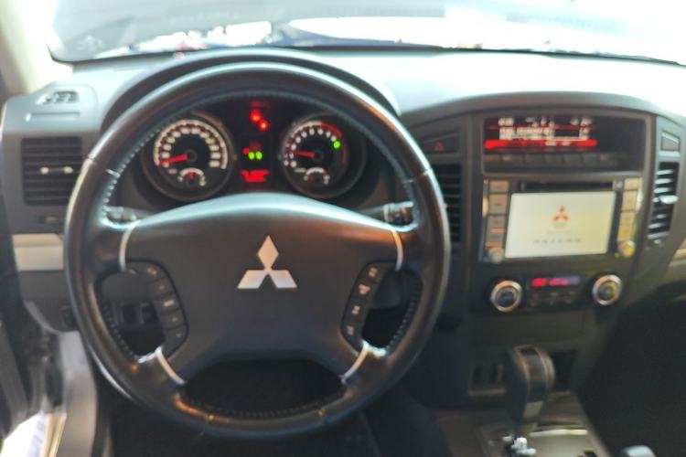 Used Mitsubishi Pajero 2014 3.0L Elite Edition
