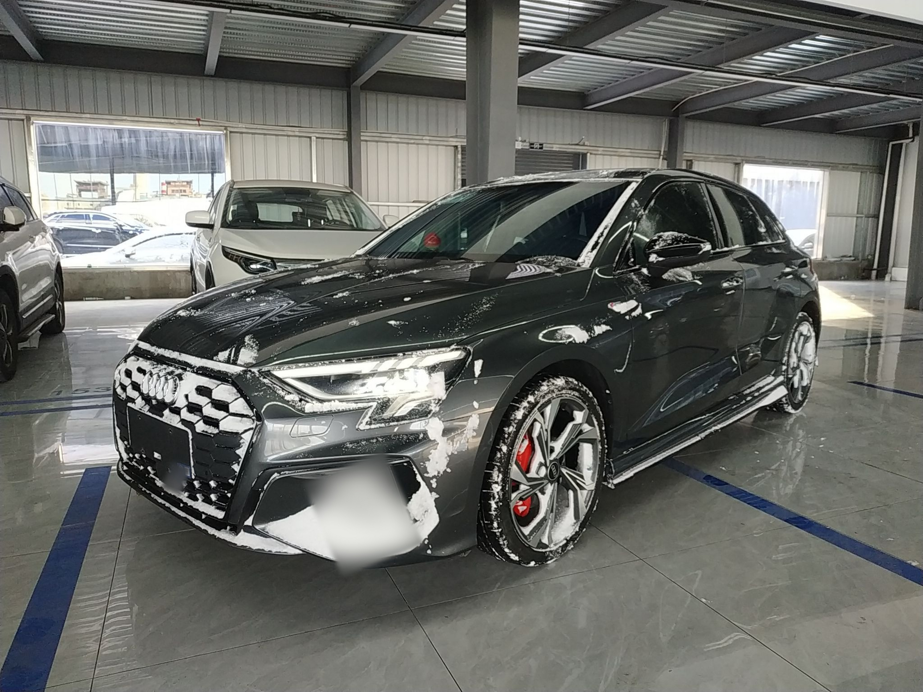 Под передней частью автомобиля