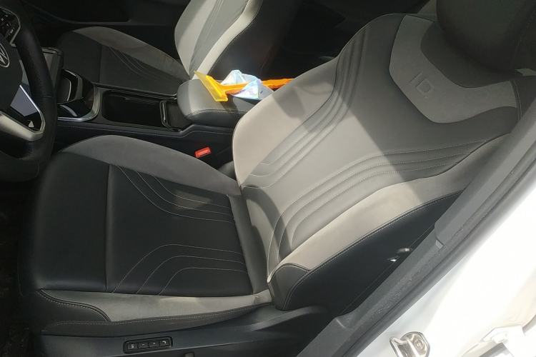 Used Volkswagen ID.4 CROZZ 2021 Long-Range Lite PRO Two-Wheel Drive Version
