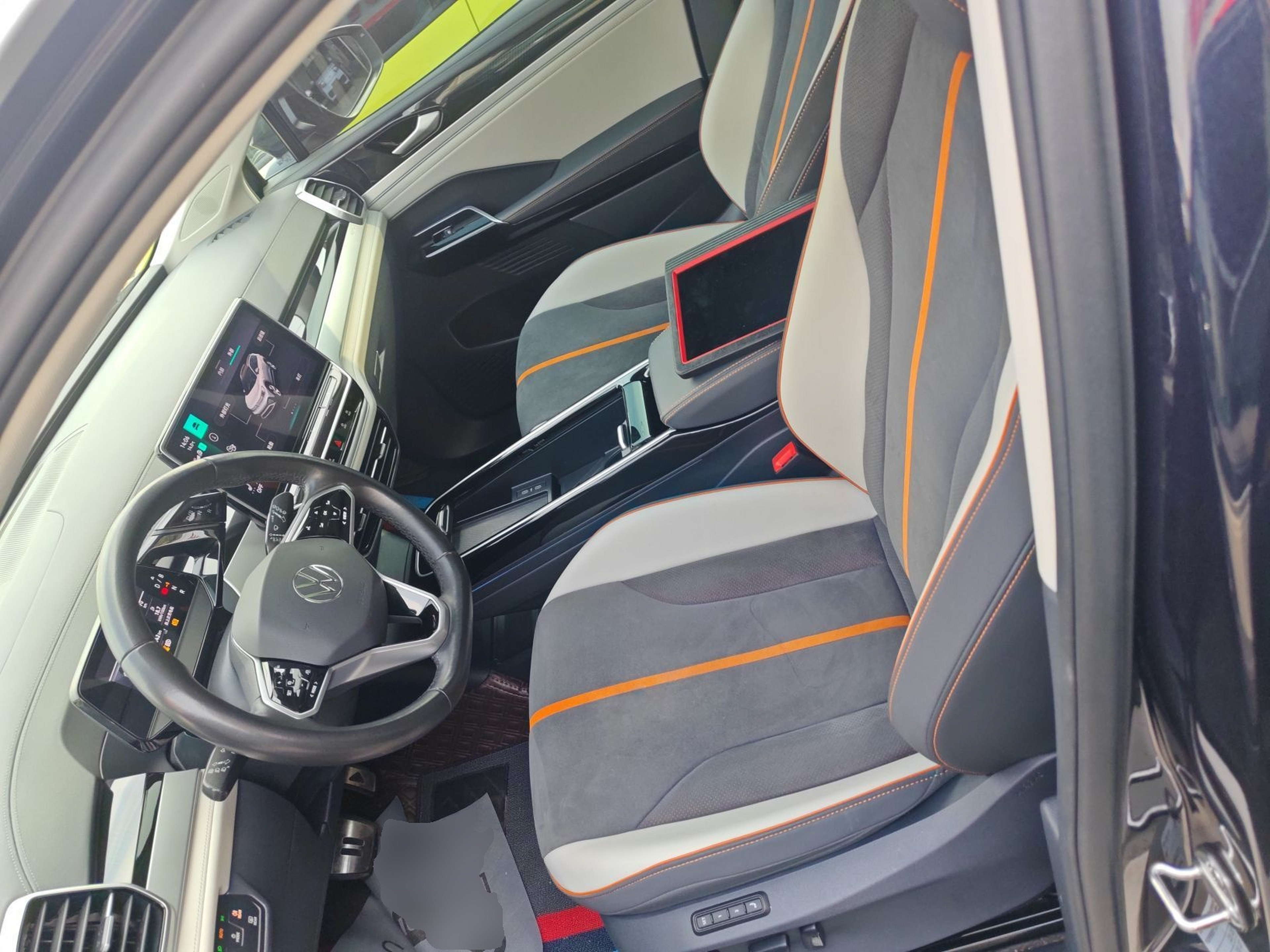 Переднее сиденье в автомобиле