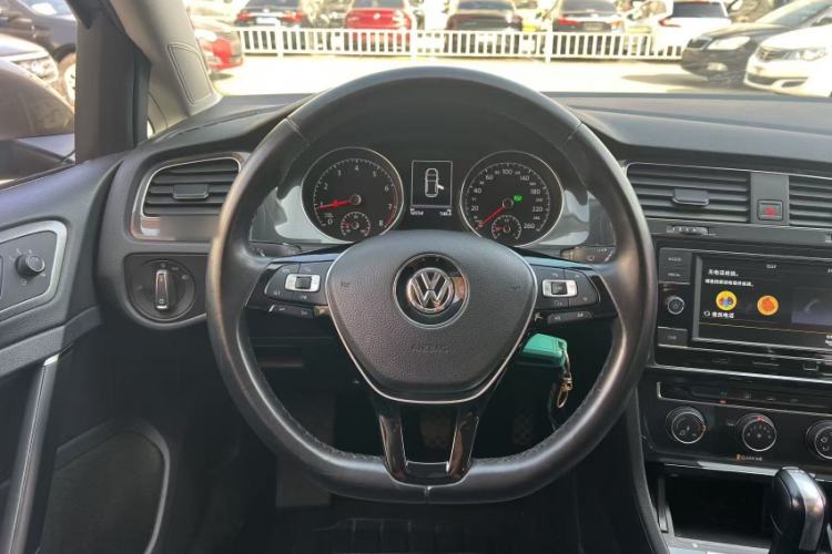 Used Volkswagen Golf 2018 230TSI Automatic Comfort Model
