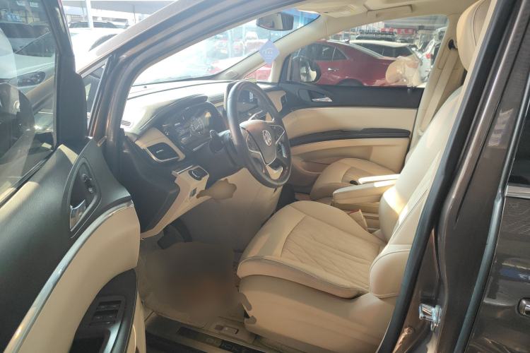 Used Buick GL8 2023 Facelifted Land Cruiser Executive Luxury Version
