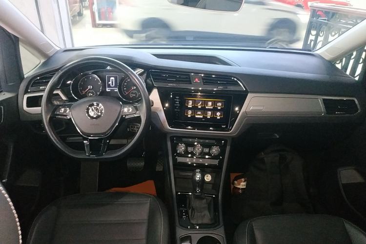 Used Volkswagen Touran 2016 Volkswagen Touran L 280TSI DSG Comfort Edition
