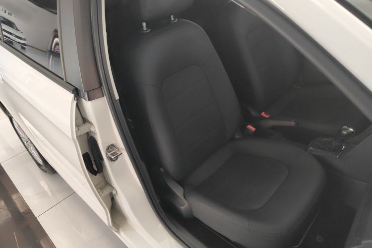 Used Volkswagen Jetta 2015 1.6L Automatic Fashion Model
