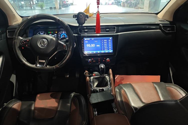 Used Dongfeng Fengon 580 2016 1.5T Manual Luxury Version