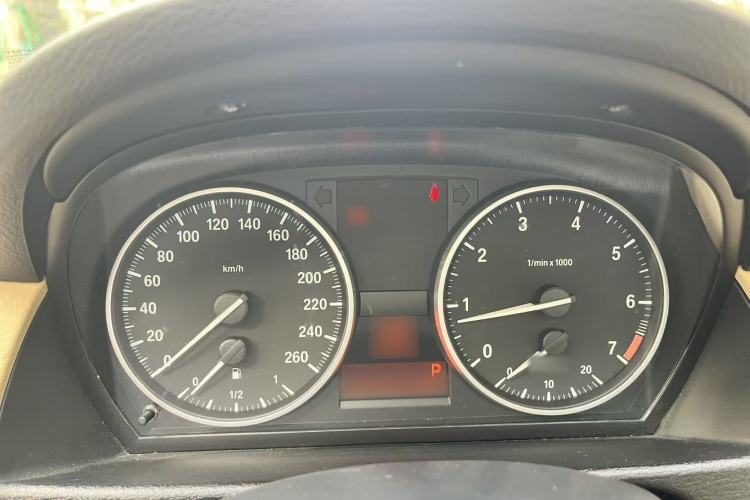 Used BMW 5 Series 2014 525Li Leading Model
