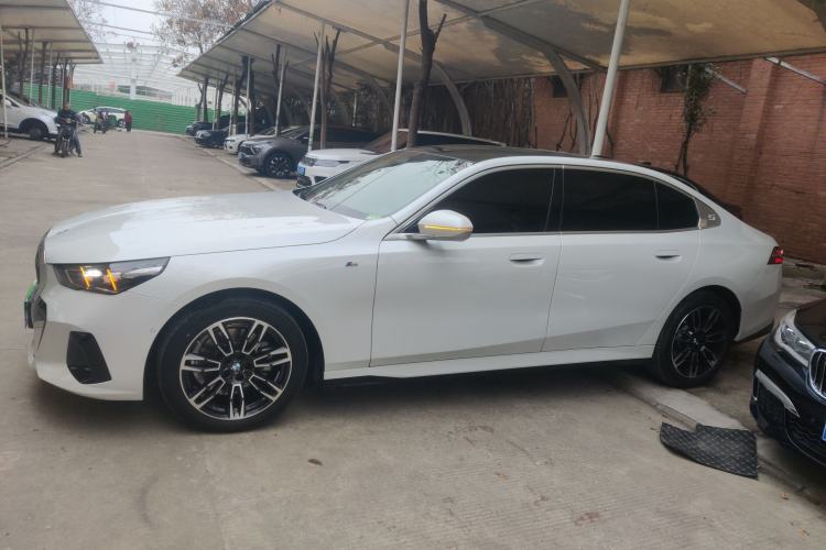 Used BMW 5 Series 2024 525Li M Sport Package