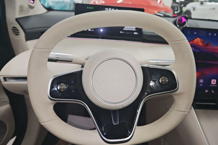 Used Hima Luxeed S7 2025 705 km Max
