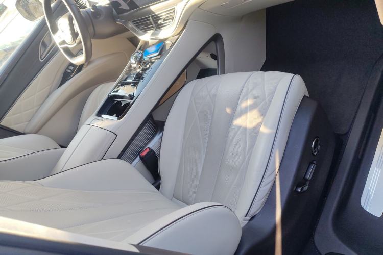 Used Denza D9 2024 DM-i 980 Four-Wheel Drive Flagship Model
