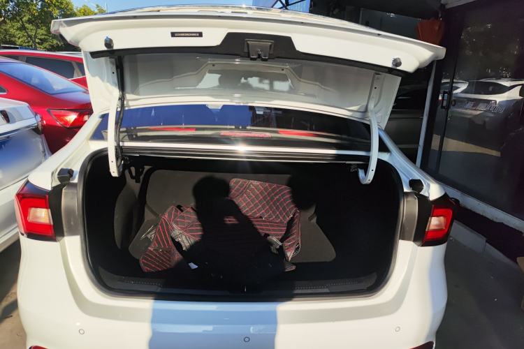 Used Roewe i5 2019 1.5L Automatic 4G Connected Langyue Edition