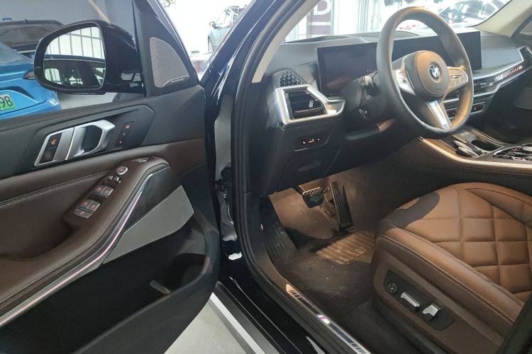 Used BMW X5 2023 xDrive 30Li Luxury M Sport Package
