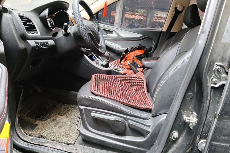 Used Baojun 560 2015 1.8L manual Comfort trim level
