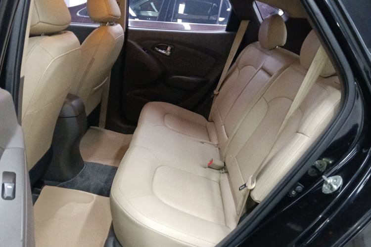 Used Hyundai ix35 2013 2.0L Automatic Two-Wheel Drive Smart GLS China IV Standard