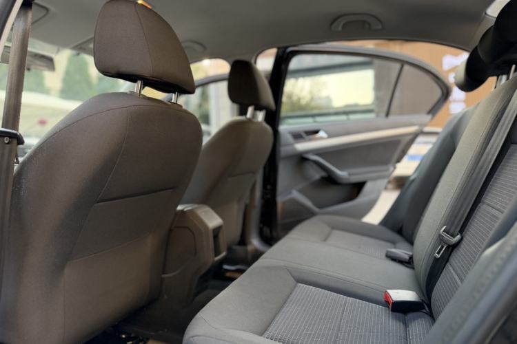 Used Volkswagen Lavida 2015 1.6L Manual Fashion Edition
