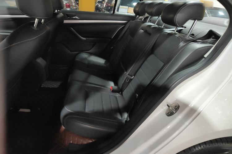 Used Volkswagen Lavida 2017 1.6L Automatic Comfort Edition
