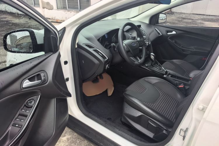 Used Ford Focus 2018 Hatchback Classic 1.6L Automatic Trendy SmartDrive Edition
