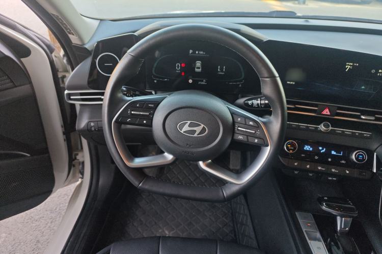 Used Hyundai Elantra 2023 1.5L CVT LUX Prestige Edition
