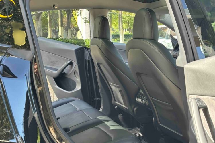 Used Tesla Model Y 2022 Long-Range All-Wheel-Drive Version
