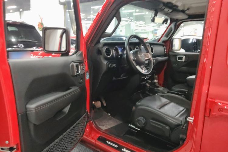 Used  Wrangler 2019 2.0T Sahara Four-Door Version China VI Emission Standard
