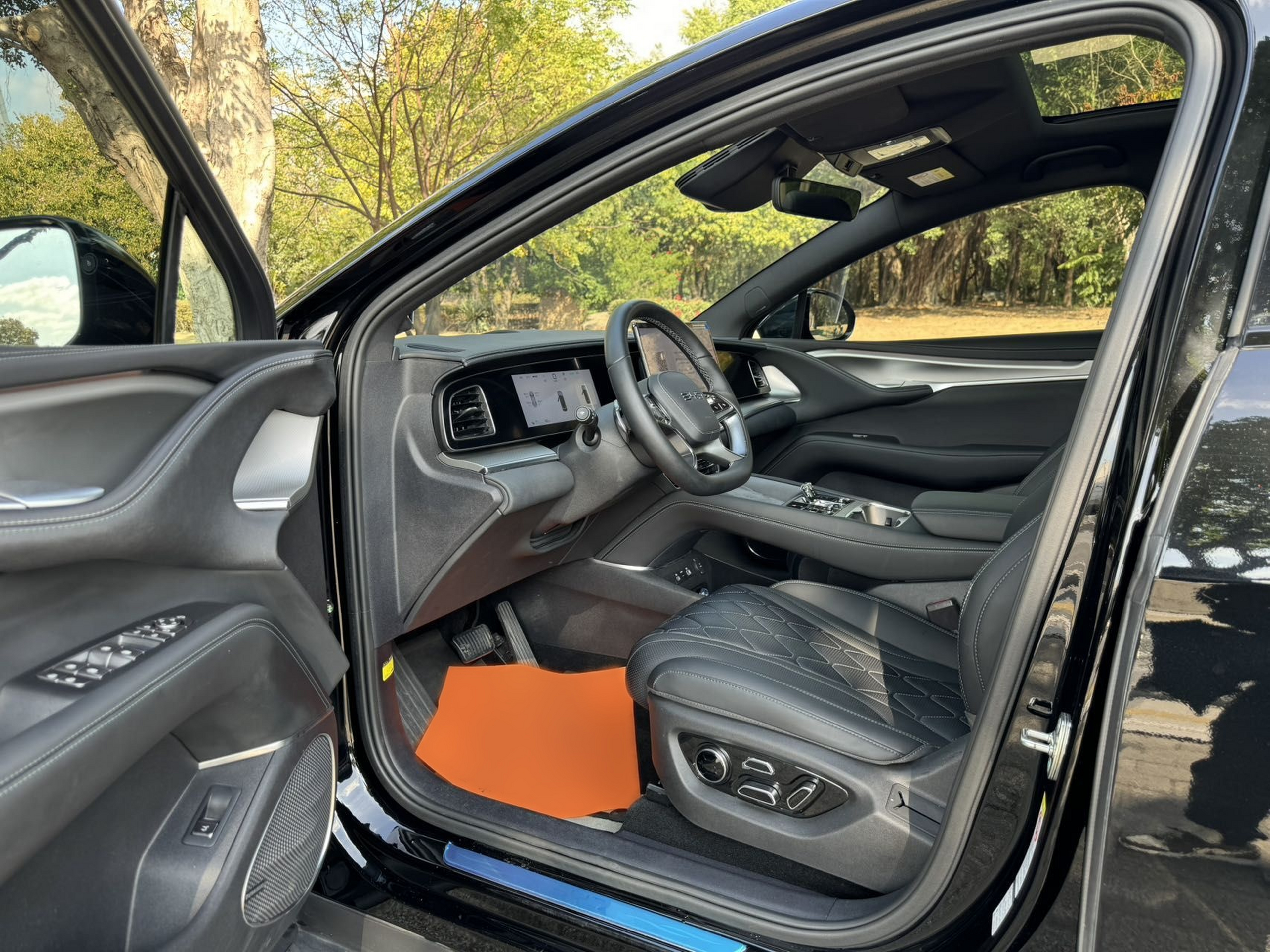 Переднее сиденье в автомобиле