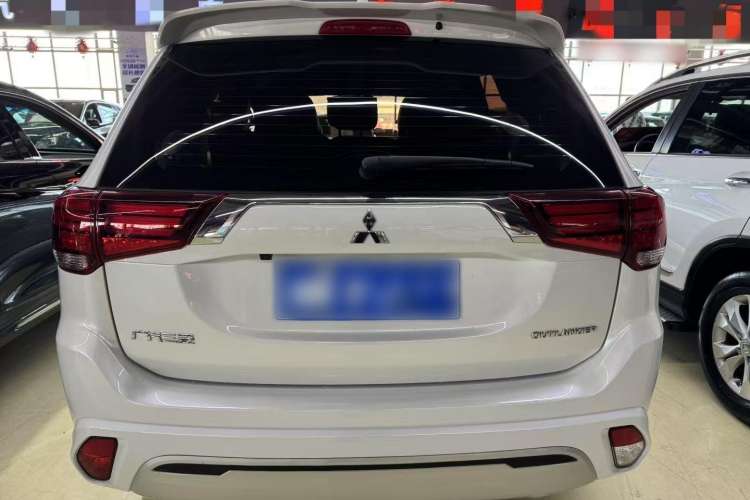 Used Mitsubishi Outlander 2021 Revised Version 2.0L Two-Wheel Drive Comfort Edition 5 Seats
