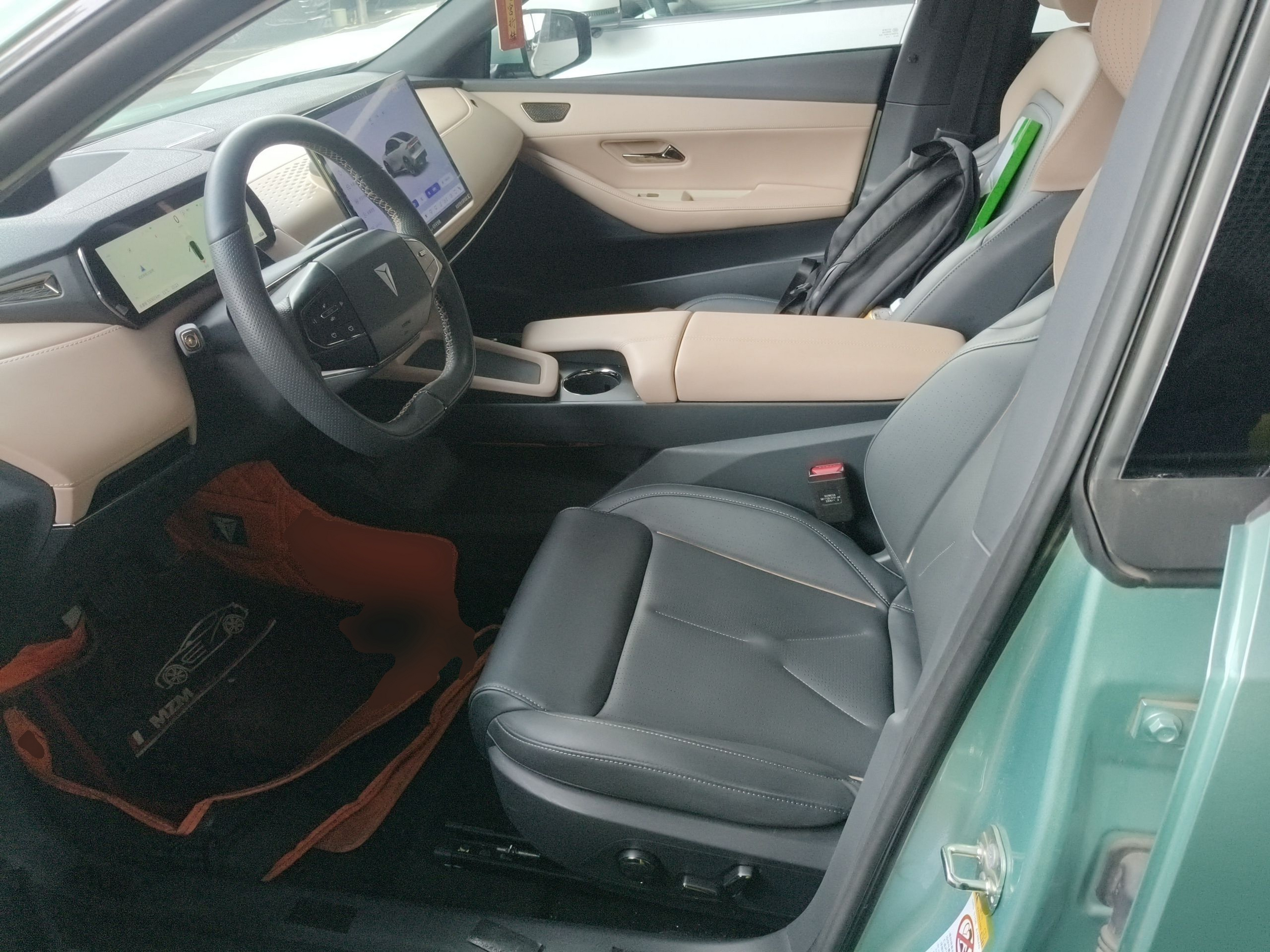 Переднее сиденье в автомобиле