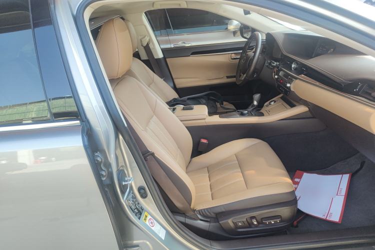 Used Lexus ES 2015 300h Comfort Edition
