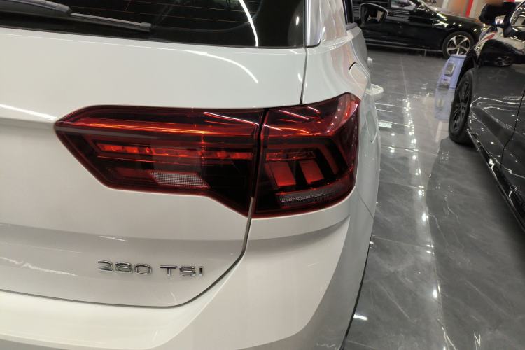 Used Volkswagen T-ROC 2021 280TSI DSG Two-Wheel Drive Comfort Connect Edition
