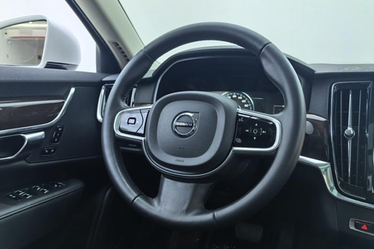 Used Volvo S90 2017 T4 Zhiyuan Edition
