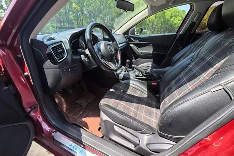 Used Mazda Mazda 3 Axela 2014 Sedan 1.5L Manual Comfort Model
