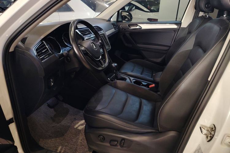 Used Volkswagen Tiguan L 2019 330TSI Automatic Two-Wheel Drive Smart Luxury Version China VI Standard
