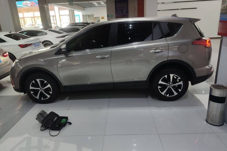 Used Toyota RAV4 2016 2.0L CVT Two-Wheel Drive Smart Edition China V Standard
