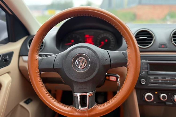 Used Volkswagen Jetta 2015 Zhuihui Edition 1.4L Manual Fashion Model
