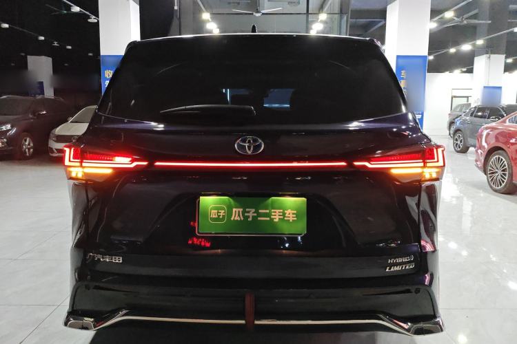 Used Toyota Sienna 2023 2.5L Hybrid Deluxe Edition