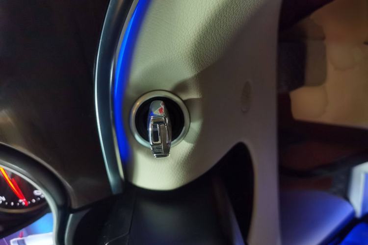 Used Mercedes-Benz V-Class 2021 V 260 Avantgarde Edition
