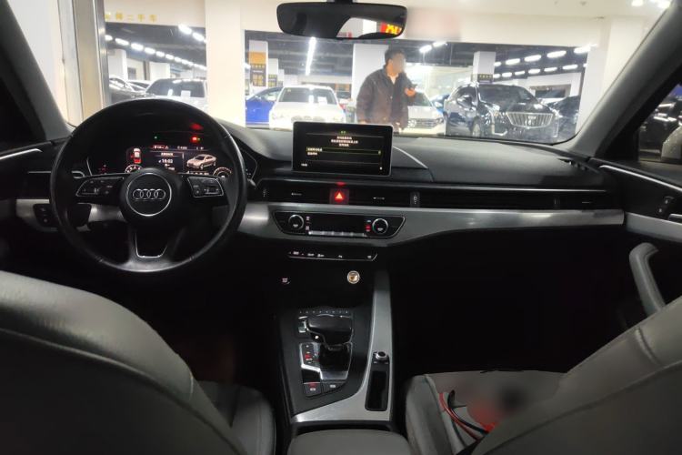 Used Audi A4L 2018 30th Anniversary Edition 40 TFSI Fashion Model
