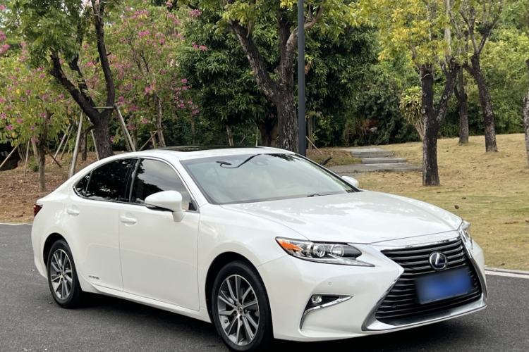 Used Lexus ES 2017 300h Mark Levinson Comfort Edition
