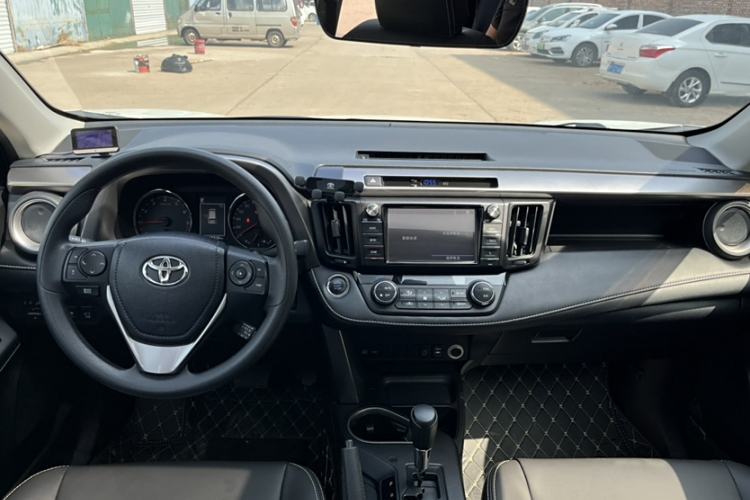 Used Toyota RAV4 2019 2.0L CVT Two-Wheel Drive Fashion X Limited Edition China V Standard

