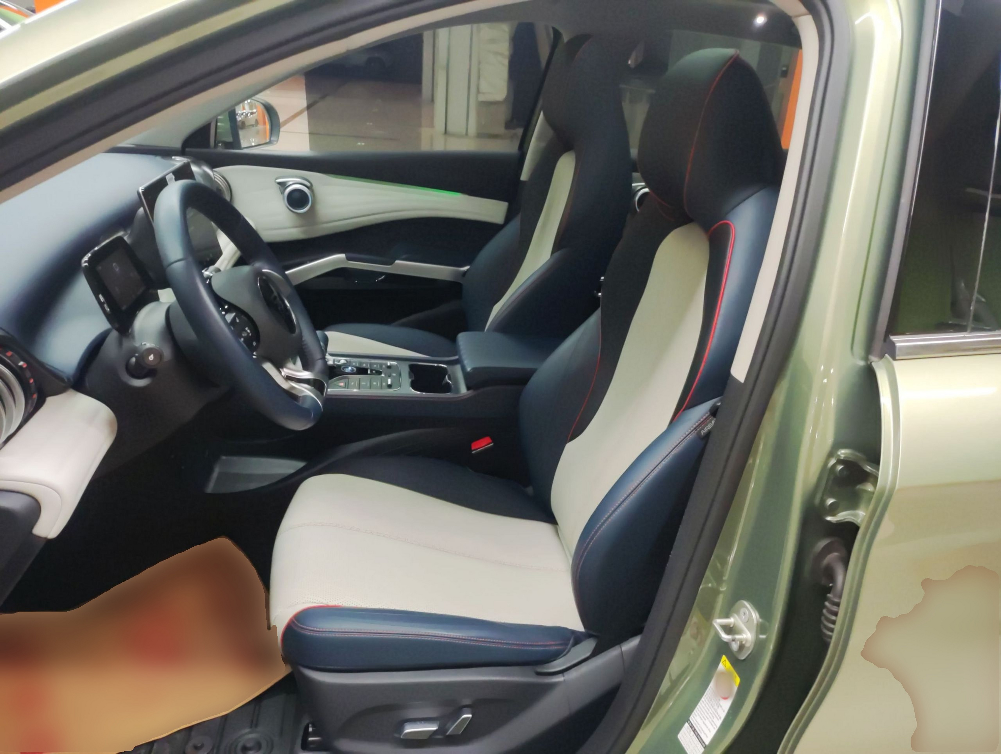 المقاعد الأمامية داخل السيارة