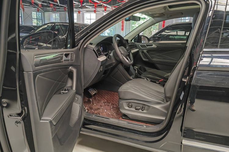 Used Volkswagen Tiguan L 2024 330TSI Automatic Two-Wheel Drive R-Line Enhanced Edition
