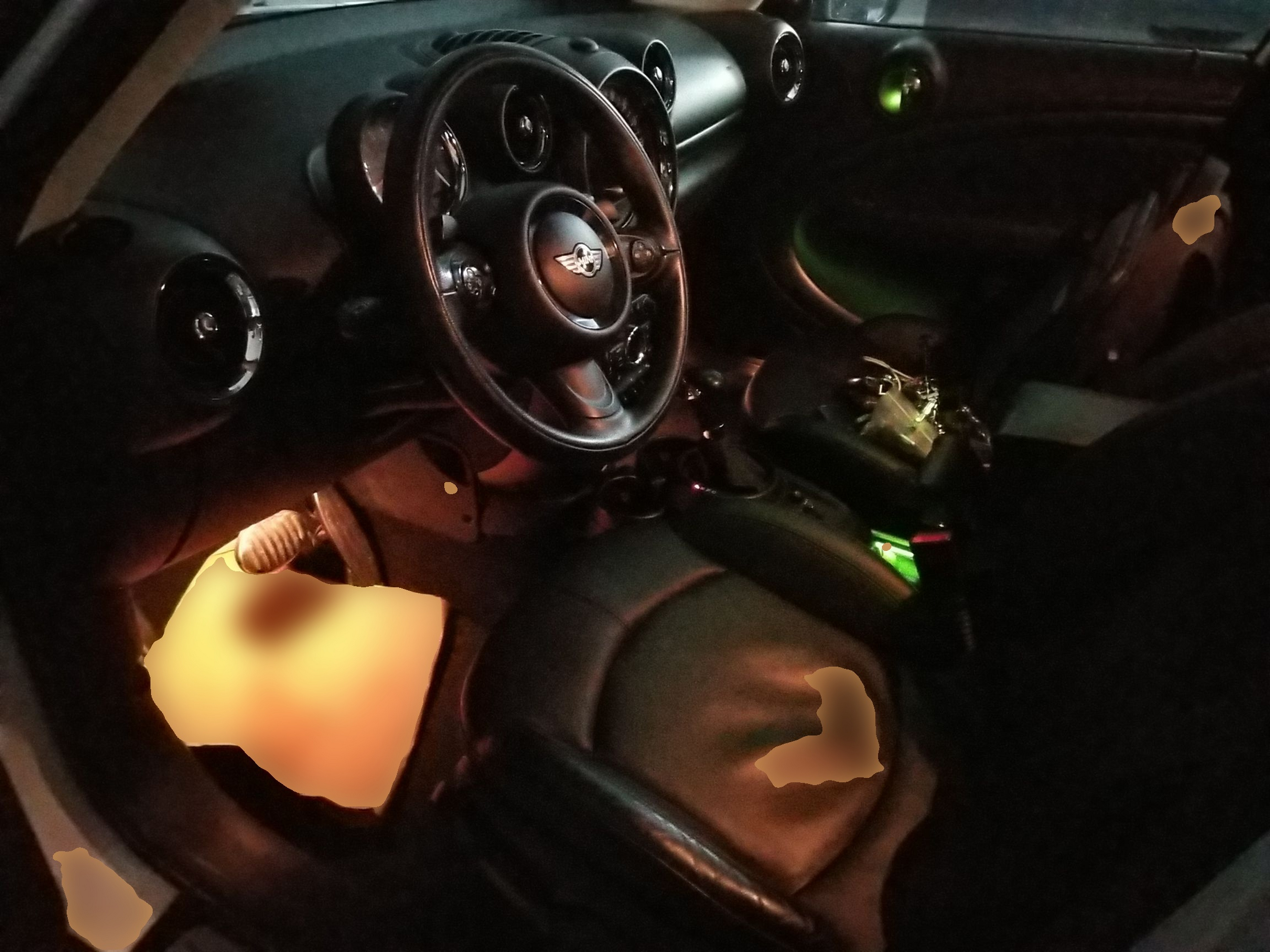 المقاعد الأمامية داخل السيارة