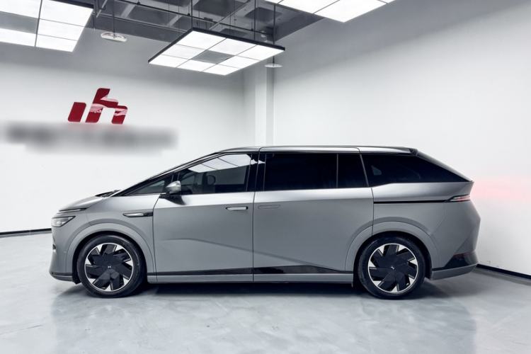 Used XPeng X9 2024 640 All-Wheel Drive High-Performance Max
