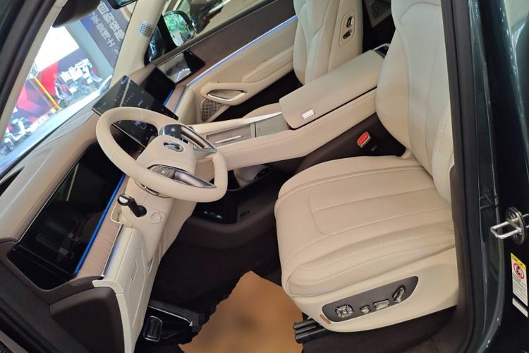 Used Denza N9 2025 Flagship Model
