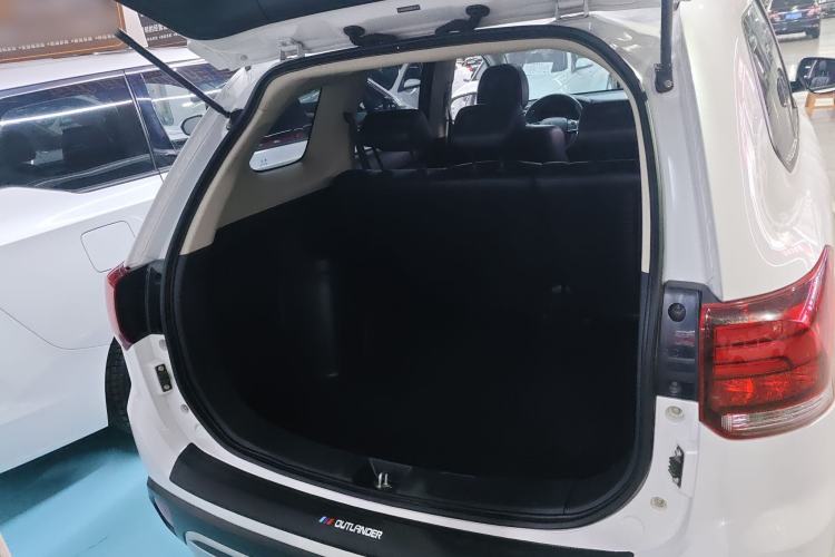 Used Mitsubishi Outlander 2019 2.0L Two-Wheel Drive Comfort Edition 5 Seats China VI Standard
