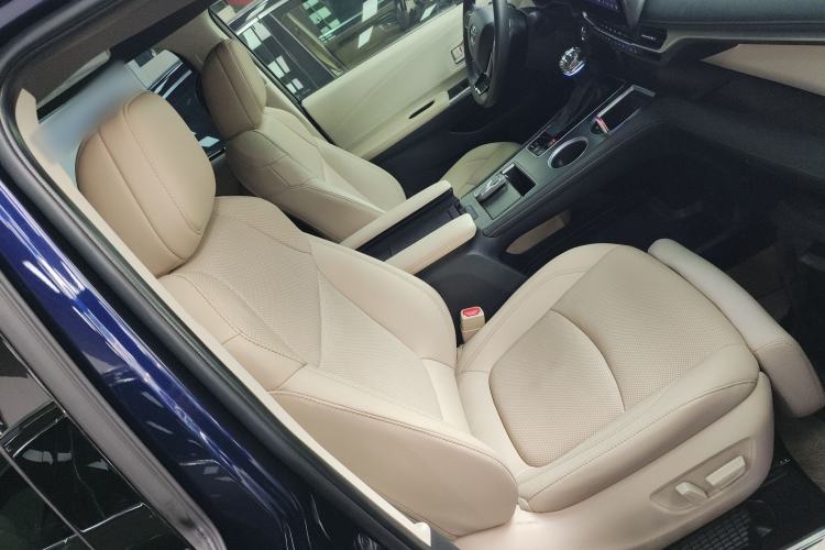 Used Toyota Sienna 2023 2.5L Hybrid Deluxe Edition
