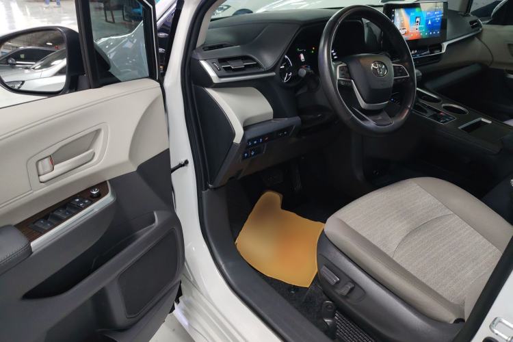 Used Toyota Sienna 2021 2.5L Hybrid Comfort Edition