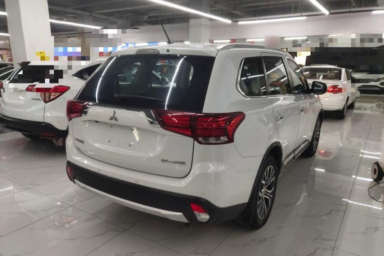 Used Mitsubishi Outlander 2016 2.4L 4x4 Luxury Edition 7-Seater